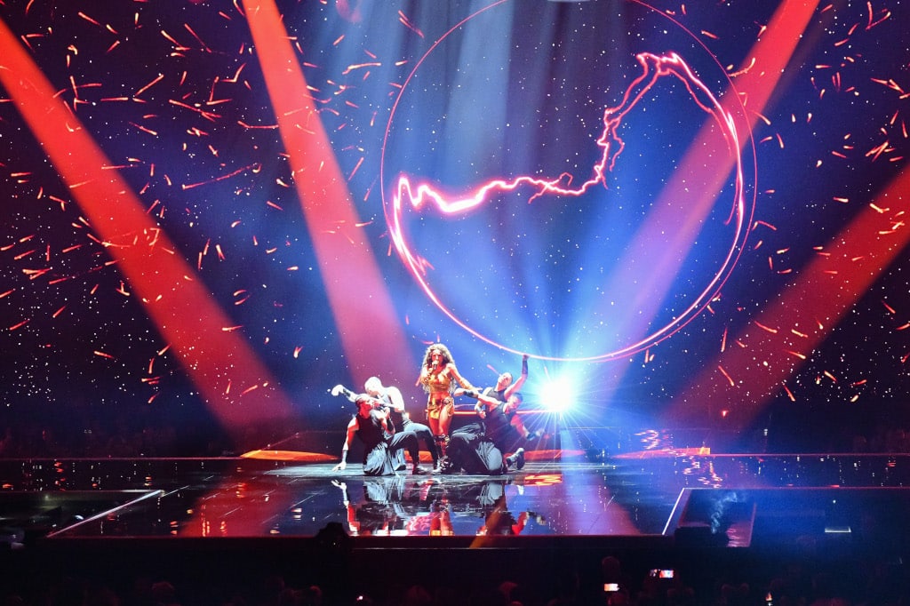 ESC-Performance mit viel Lichttechnik