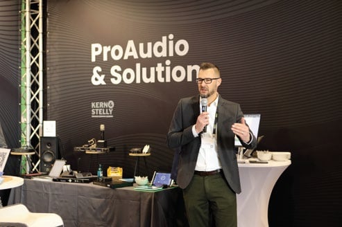 Marcus Hammerbacher am Stand von Pro-Audio & Solutions