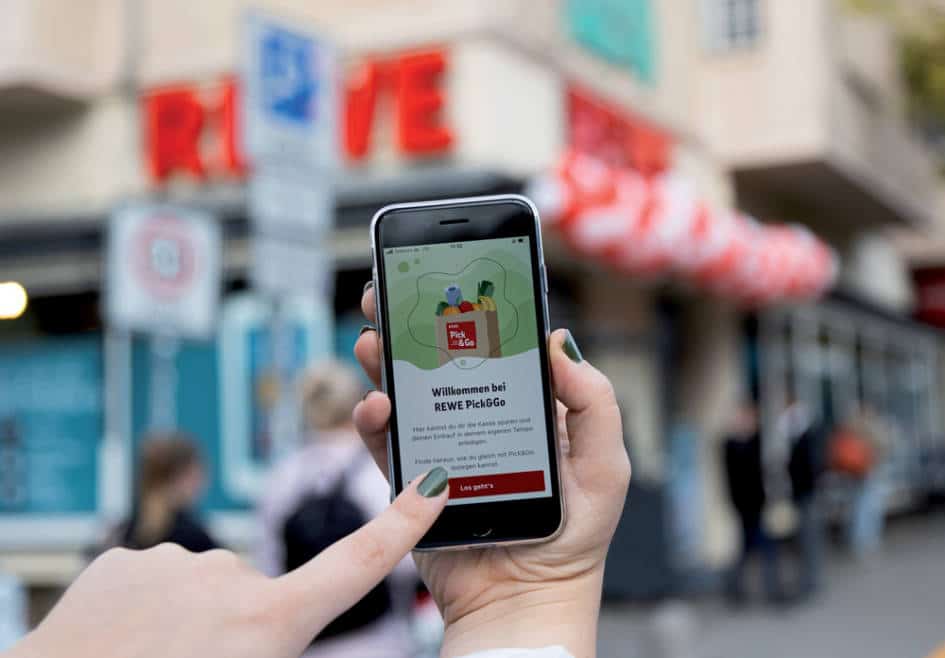 Ein Einsatzbeispiel von Edge-KI sind kassenlose Supermärkte. Kameras und KI-Anwendungen erfassen die Einkäufe des Kunden. Dieser erhält die Rechnung nach Verlassen des Markts auf sein Smartphone.