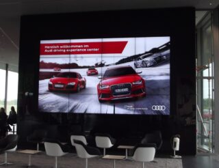 Planarwall im Audi Driving Experience Center